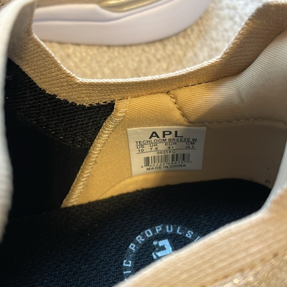 APL Techloom Breeze Gold Metallic/ Black Size 10 Sneakers - Picture 3 of 5
